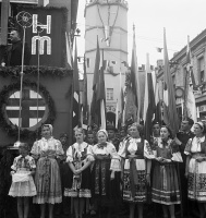 Z prehliadky Hlinkovej mládeže v Trenčíne. Jozef Tiso pri prejave (autor neznámy). 1939. Slovenský národný archív, Bratislava – 